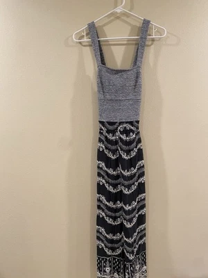 Mameluco para mujer Anthropologie talla pequeña. Estampado floral gris e hippie con bolsillos Foto 1 de 4