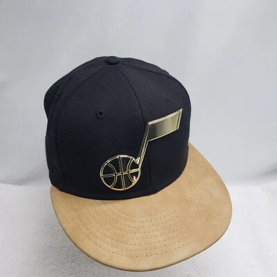 Boné chapéu ajustado raro Utah Jazz NBA New Era logotipo metal dourado 59FIFTY tamanho 7 1/8 - Imagem 1 de 4