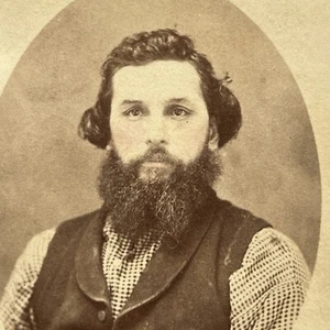 Antique CDV Photograph Charming Working Class Man Wonderful Beard Oshkosh WI - Picture 1 of 7