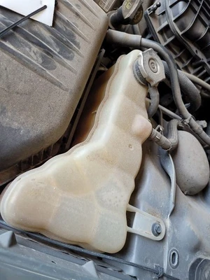 11 12 13 14 15 16 17 18 19 20 21 22 23 Chrysler 300 Coolant Reservoir 3.6l 5.7l - Image 1 of 4