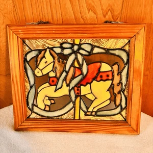 Vitral original pintado a mano 11"x10" enmarcado carrusel caballo colgante de pared - Imagen 1 de 7