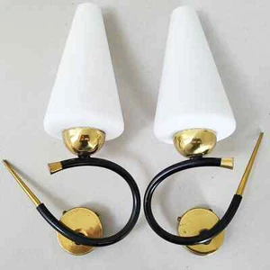 PAIRE D'APPLIQUES VINTAGE 50S MAISON ARLUS ACIER LAITON DORE & VERRE OPALIN 1950 - Imagen 1 de 10