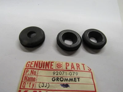 Ilhó de fio para lâmpada traseira NOS Kawasaki fabricante de equipamento original KE125 KE175 KE250 KS125 92071-079 QTY3 - Imagem 1 de 2