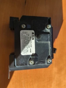 EATON GHQ1020 Cutler-Hammer Electrical Breaker 1 Pole 20 Amp 120V New - Picture 1 of 4