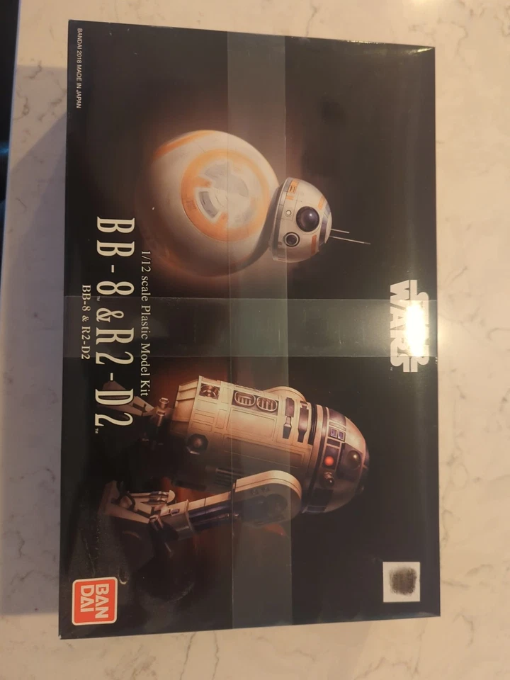 万代星球大战 BB-8 和 R2-D2 1/12 比例塑料模型套件 — 第 1/2 张图片