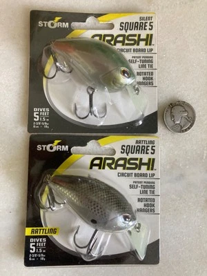 Nuevo LOTE 2 SEÑUELOS STORM ARASHI CUADRADO 5 CRANKBAITS TRAQUETEO SILENCIOSO POCO PROFUNDO NUEVO EN PAQUETE Foto 1 de 4