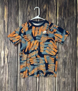 Nike Boys T-Shirt The Nike Tee Short Sleeve Camouflage Orange Size Large 12-13 Y - Picture 1 of 18