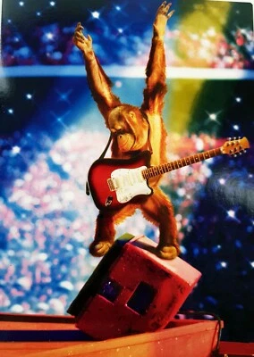 "¡Mono en concierto!" Tarjeta de felicitación humorística del día del padre Avanti Press con sobre Foto 1 de 3