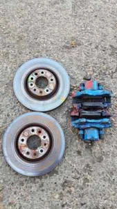 PINZAS DE FRENO DELANTERAS TURBO VAUXHALL CORSA VXR DISCOS Y PASTILLAS MODELO D 2007 - Imagen 1 de 3
