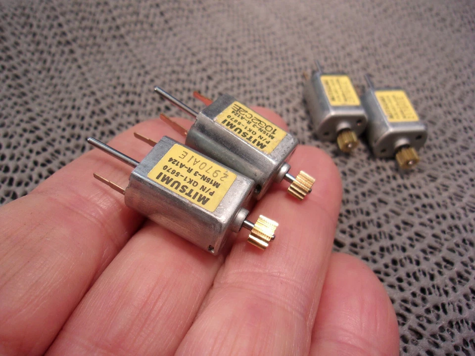 DC Motor 3-12 V, 1 freie Welle + 1 Welle mit Ritzel, Daten siehe ganz unten! - Bild 1 von 4