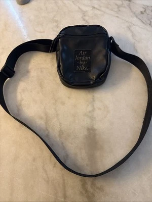 Bolso Nike de cuero, usado en buen estado  Foto 1 de 4