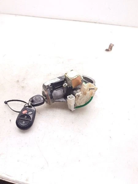 04 05 06 07 08 09 10 TOYOTA SIENNA IGNITION SWITCH WITH KEY - Image 1 of 4
