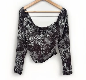 Top cropped manica lunga Open Edit marrone astratto spalle scoperte ruche boho taglia XS - Foto 1 di 8