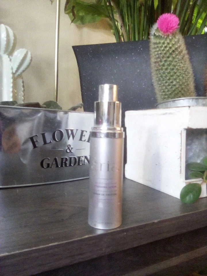 Suero de acabado para el cuidado de la piel Discontinet Tria Age Defying 1 OZ *Ver descripción raro Foto 1 de 3