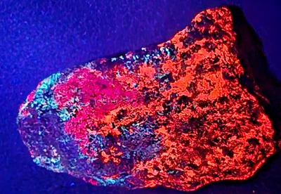 CIMRITA FLUORESCENTE, CALCITA de la mina Langban en Suecia 212 g Foto 1 de 4