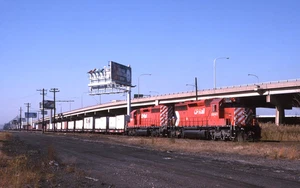 Original Dia: Canadian Pacific SD40-2 6041 + 1 Action at South Philadelphia PA - Bild 1 von 1