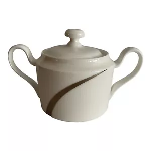 Oneida Cabria Sugar Bowl With Lid Fine Bone China Heirloom Collection - Picture 1 of 9