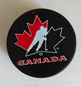 Official Puck Canada Hockey Maple Leaf Team Logo NHL Olympic - BRAND NEW/UNUSED - Picture 1 of 2