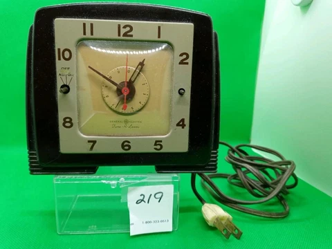 Vintage Bakelite General Electric Tune-A-Larm Alarm Clock Timer #8H64 runs Cover