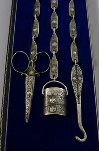 RARE CASED SOLID CAST STERLING SILVER CHATELAINE 1996 ENGLISH 194g ROMAN REPLICA - Picture 1 of 11