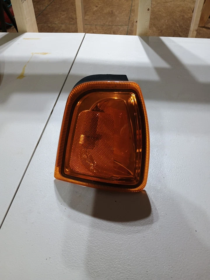 Conjunto de luz/señal de giro lateral derecha Ford Ranger 2001-2005 OEM 44ZH-1504-B Foto 1 de 3
