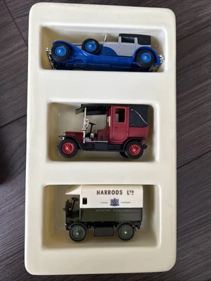 Juego de regalo Matchbox Modelos de antaño Harrods, Taxi y Duesenberg en caja Foto 1 de 4