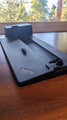 Estación de acoplamiento Lenovo Thinkpad 40AJ (40AJ0135US) Foto 1 de 4