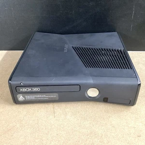 Microsoft Xbox 360 S 4GB Konsole - Schwarz (1439) - Bild 1 von 5