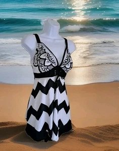 Women's Beach Resort Swim Top M Black & White Adjustable Straps Removable Pads - Imagen 1 de 14
