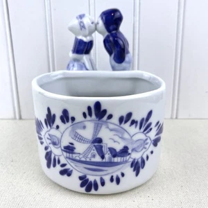 Hand Painted Blue White Porcelain Flower Pot Windmill Dutch Boy Girl Kissing Vtg - Picture 1 of 9