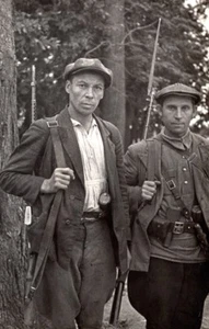 WWII Russian Guerrilla Members operating in German rear lines old Photo 1940's - Imagen 1 de 4