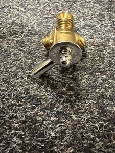 Grifo de reserva de gasolina MG J2 F2 L2 (tipo junta tórica mecanizada) - Imagen 1 de 3
