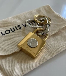 Authentic Louis Vuitton M00549 LV PADLOCK KEY HOLDER $625 New Receipt SOLD OUT - Picture 1 of 10