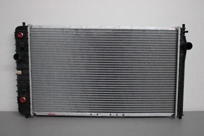 2002 2003 2004 2005 CHEVROLET CAVALIER & PONTIA SUNFIRE FRONT RADIATOR Foto 1 de 4