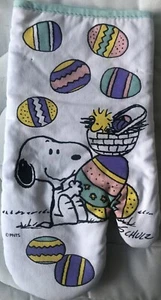 Peanuts~Snoopy, Woodstock, & Eggs~EASTER Oven Mitt~13” X 7.5”~New~Fast Shipping - Picture 1 of 3