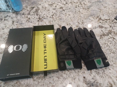 Oregon Ducks Nike Hyperbeast FOOTBALL Gloves - Lineman RIVALRY SERIES RARE 2011 Cover