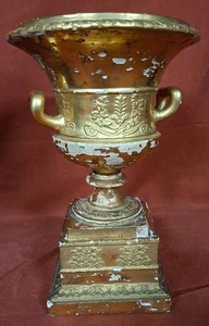 vaso in stucco dorato - Foto 1 di 10