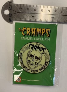 Prendedor de etiqueta esmaltada de metal The Cramps Wild Psychotic Teen Sounds nuevo en paquete - Imagen 1 de 3