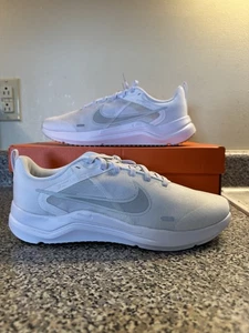 Scarpe da corsa Nike Downshifter 12 bianche puro platino da uomo taglia 11 DD9293-100 - Foto 1 di 10