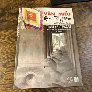 Vietnam Hanoi Temple of Literature Walking Tour Book Van Mieu Quoc Tu Giam - Picture 1 of 6