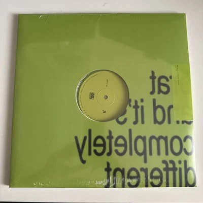 Charli XCX – Brat And It's Completely Different - 2 x Green Translucent Vinyl LP - Изображение 1 из 2