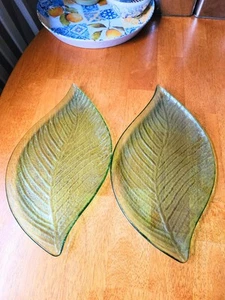 Large Green Leaf Glass Serving Dishes Palm Leaf Set Of 2 Textured Underside - Picture 1 of 5