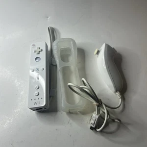 Official Nintendo Wii Remote Wiimote Controller White RVL-003 & Nunchuk RVL-004 - Picture 1 of 7