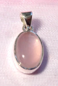LOVELY STERLING SILVER ROSE QUARTZ PENDANT - 2.25 gms 1.9 x 1.1 cms #G - Picture 1 of 5