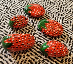 Cute Handcrafted Painted Garden Planter Rocks 6 Strawberries Red Art Homemade - Picture 1 of 4