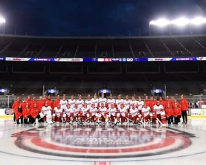 Detroit Red Wings 2025 Stadium Series Group Photo 8x10 NHL Hockey Photo - Picture 1 of 1