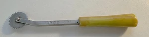 Rueda de rastreo Dritz vintage mango de baquelita - Imagen 1 de 1