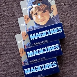 Unused SYLVANIA MAGICUBES Strobe Balls 9 Pieces 36 Lights Camera Accessories - Picture 1 of 4