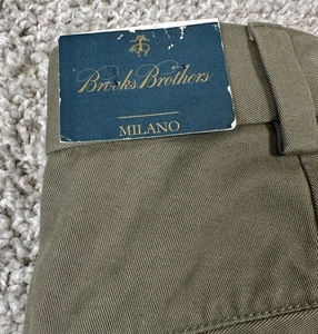 NEU Brooks Brothers Milano Fit Herren Chino Hose oliv flach vorne Maße 36x27 - Bild 1 von 8