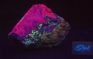 Fluoreszierender Calcit Willemit Fluorit und Caliche Dickplattenprobe - Bild 1 von 9